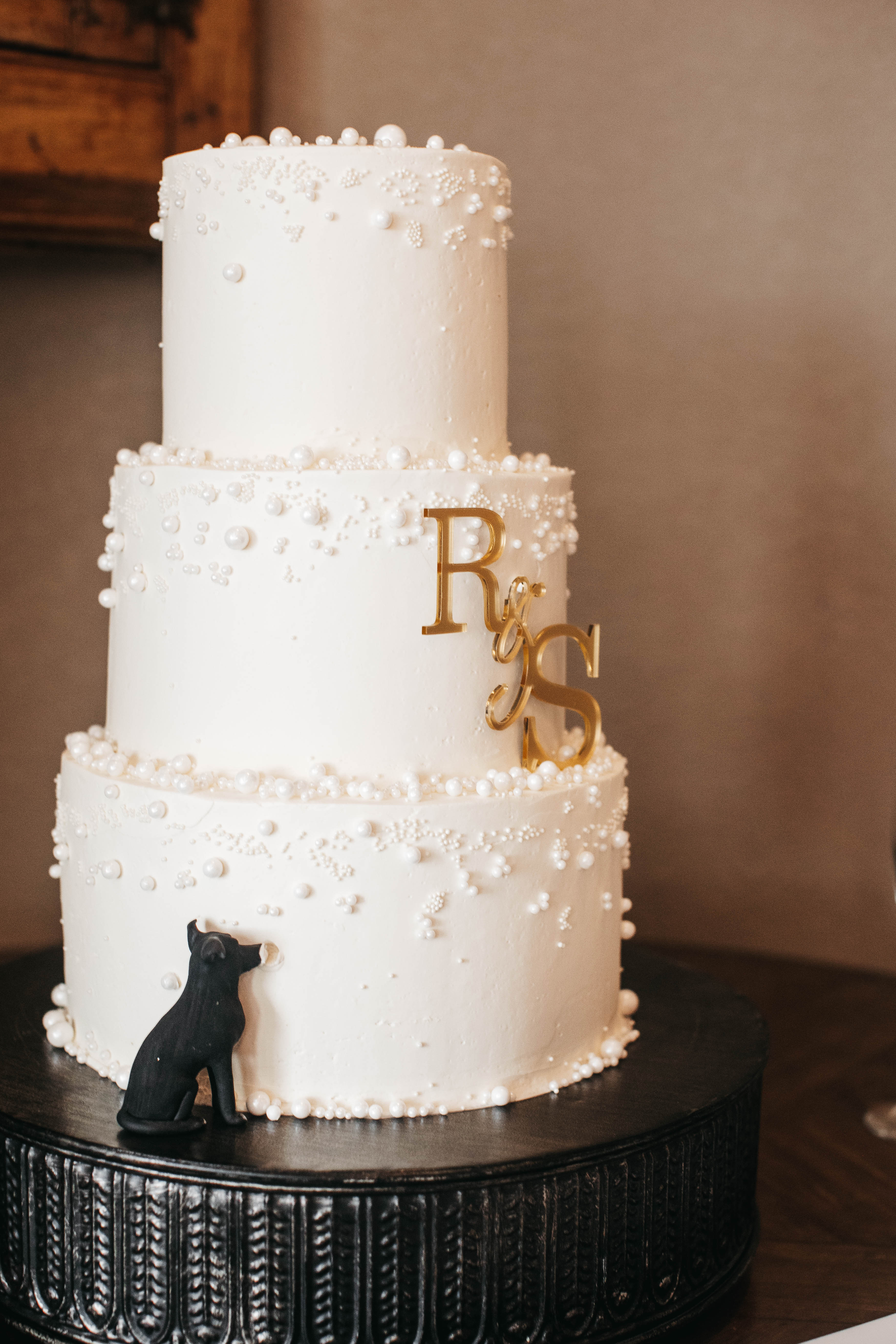 Include your dog on your cake